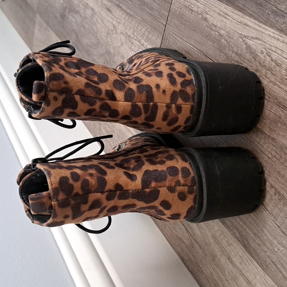 Olivia Ferguson leopard print combat boot - Picture 5 of 9